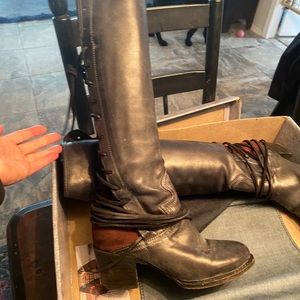 Freebird Coal Boots 8